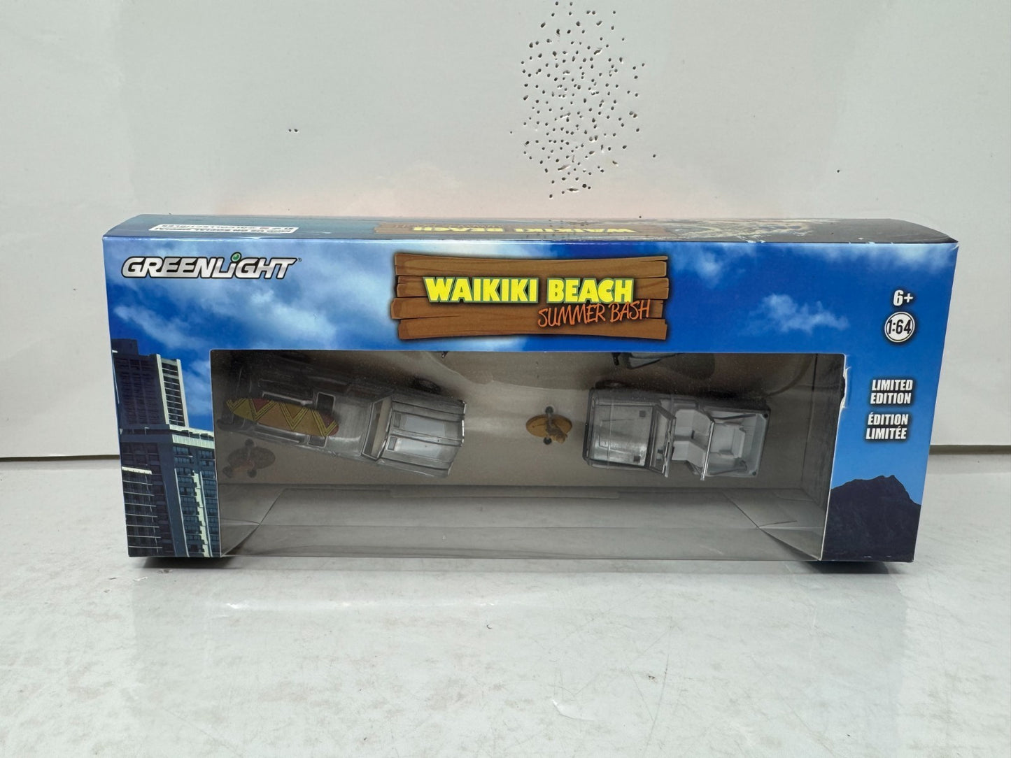 Greenlight Diorama Waikiki Beach Summer Bash Set RAW CHASE 1:64 Diecast