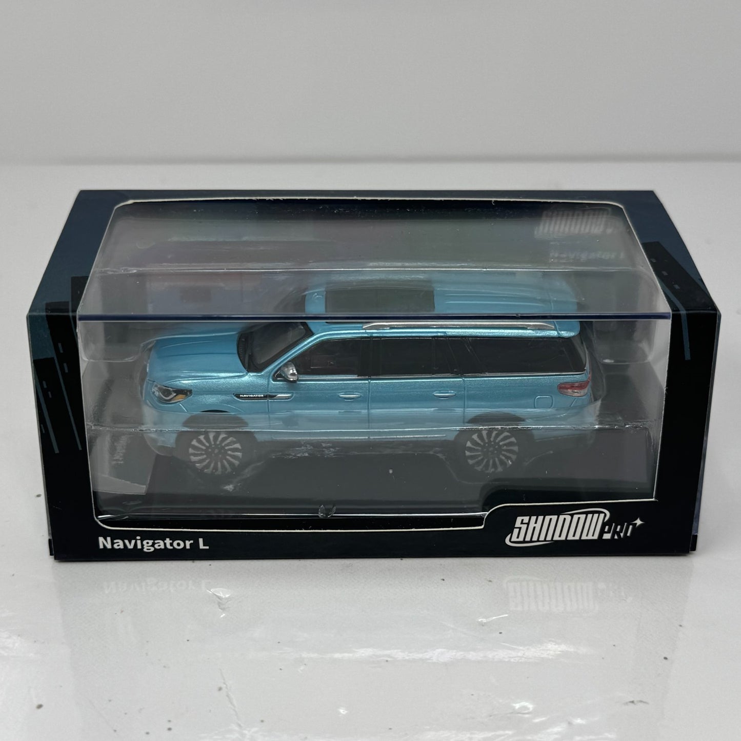 Shadow Pro Lincoln Navigator L Blue 1:64 Diecast