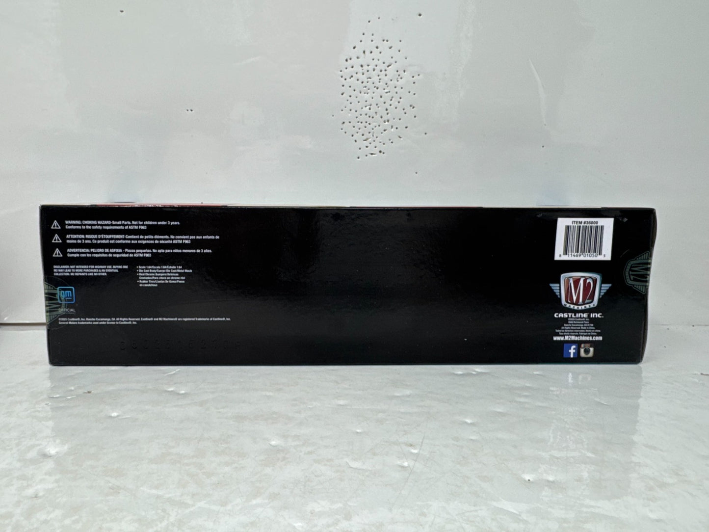 M2 Machines Chevrolet Silverado 1975 Chevrolet Silverado 30 4x4 & 1973 Chevrolet Silverado 30 1:64 Diecast