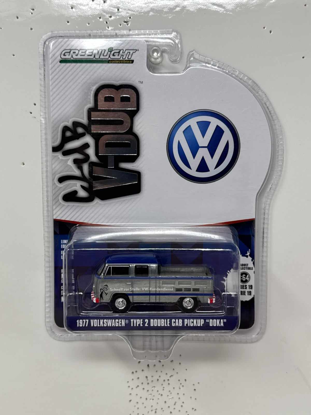 GreenLight 1977 Volkswagen Type 2 Double Cab Pickup DOKA RAW CHASE 1:64 Diecast