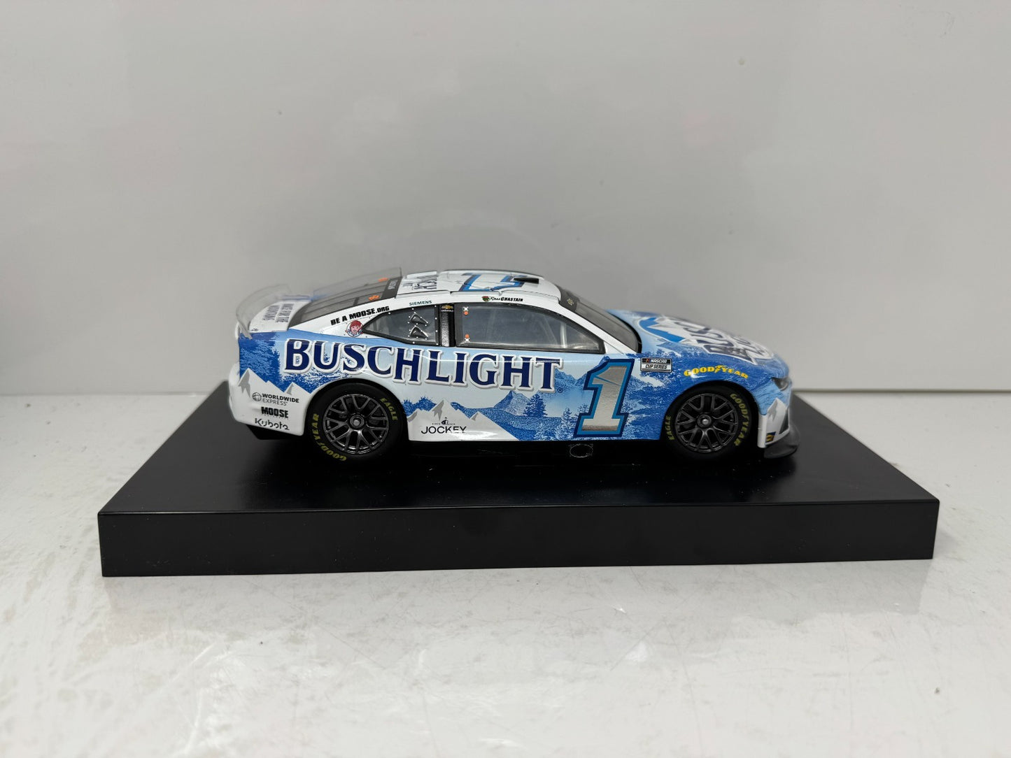 Lionel Racing Nascar #1 Ross Chastain Busch Light 2024 Chevy Camaro ZL1 1:24 Diecast