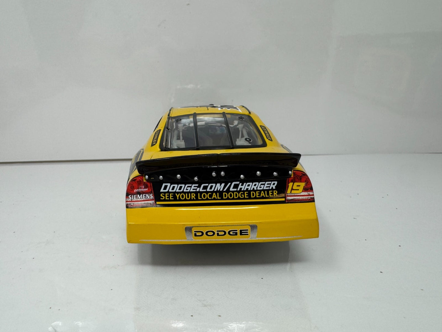 Action NASCAR Jeremy Mayfield #19 Bud Shootout 2005 Dodge Charger 1:24 Diecast
