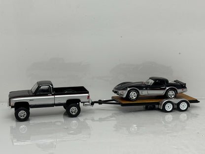 Greenlight Hitch & Tow 1986 GMC Sierra Pickup & Corvette Pace Car 1:64 Diecast