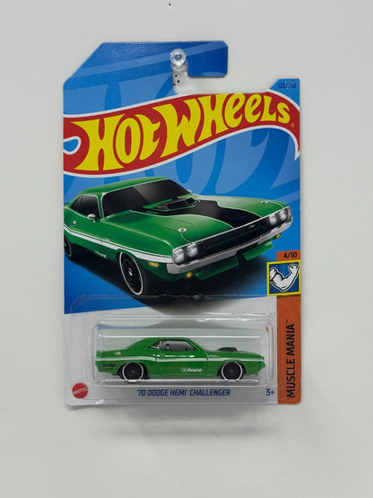 Hot Wheels Muscle Mania 1970 Dodge Hemi Challenger 1:64 Diecast Green