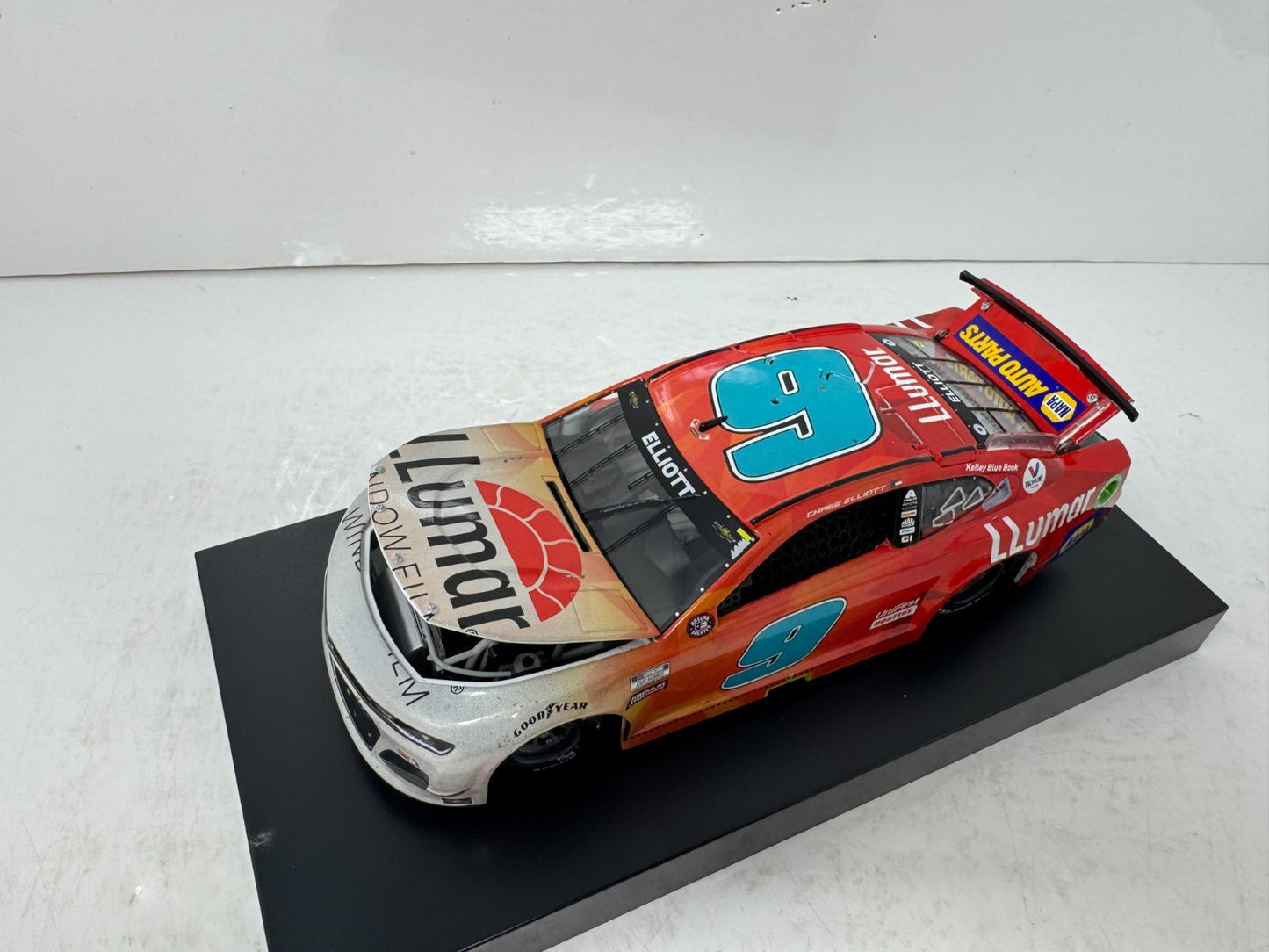 Lionel NASCAR Elite #9 Chase Elliott Llumar COTA Win Camaro 1:24 Diecast