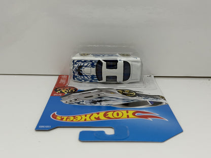 Hot Wheels HW Flames 1977 Pontiac Firebird 1:64 Diecast White