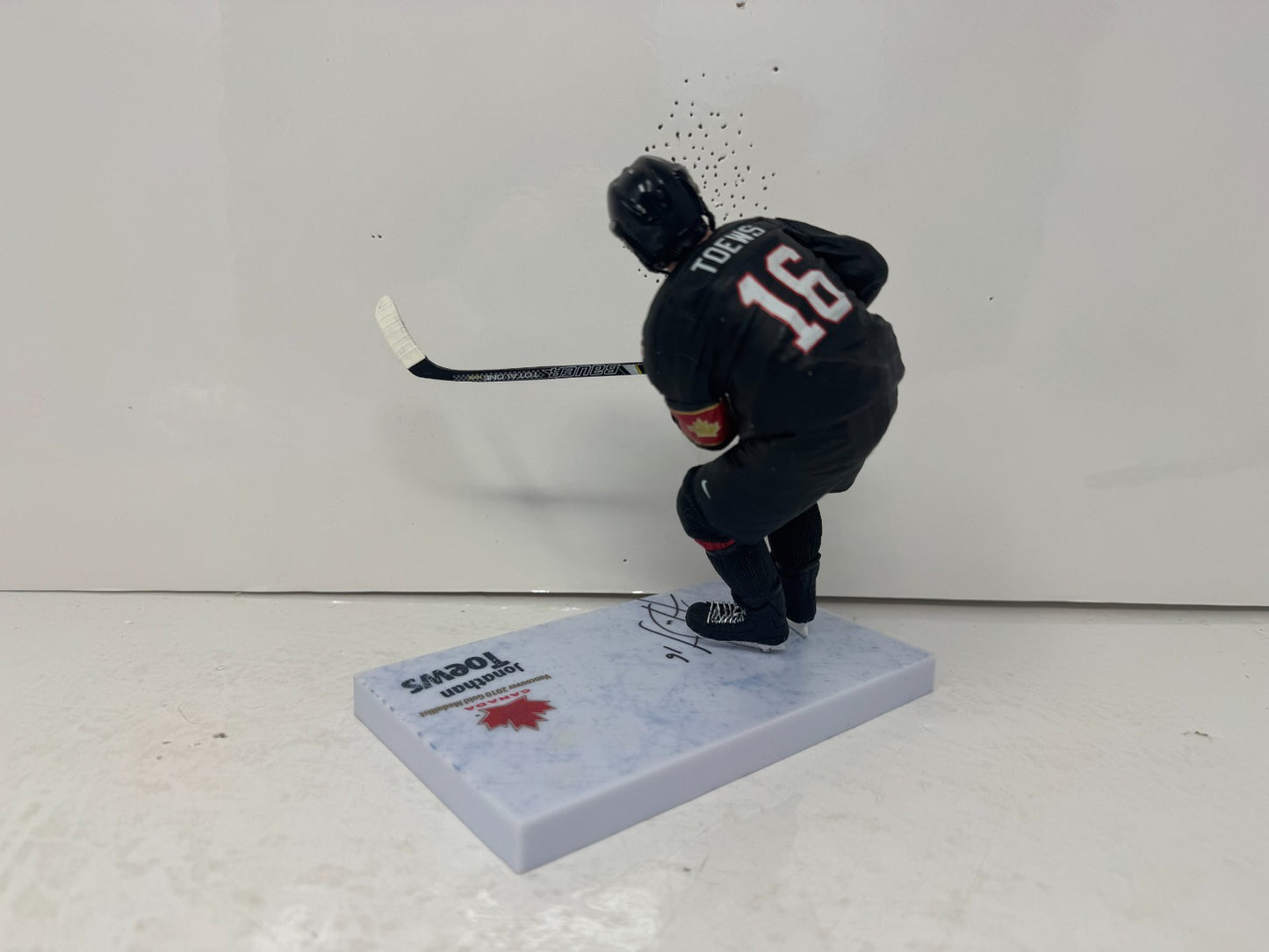 McFarlane Jonathan Toews Team Canada 2010 Olympics Figure Auto Signed