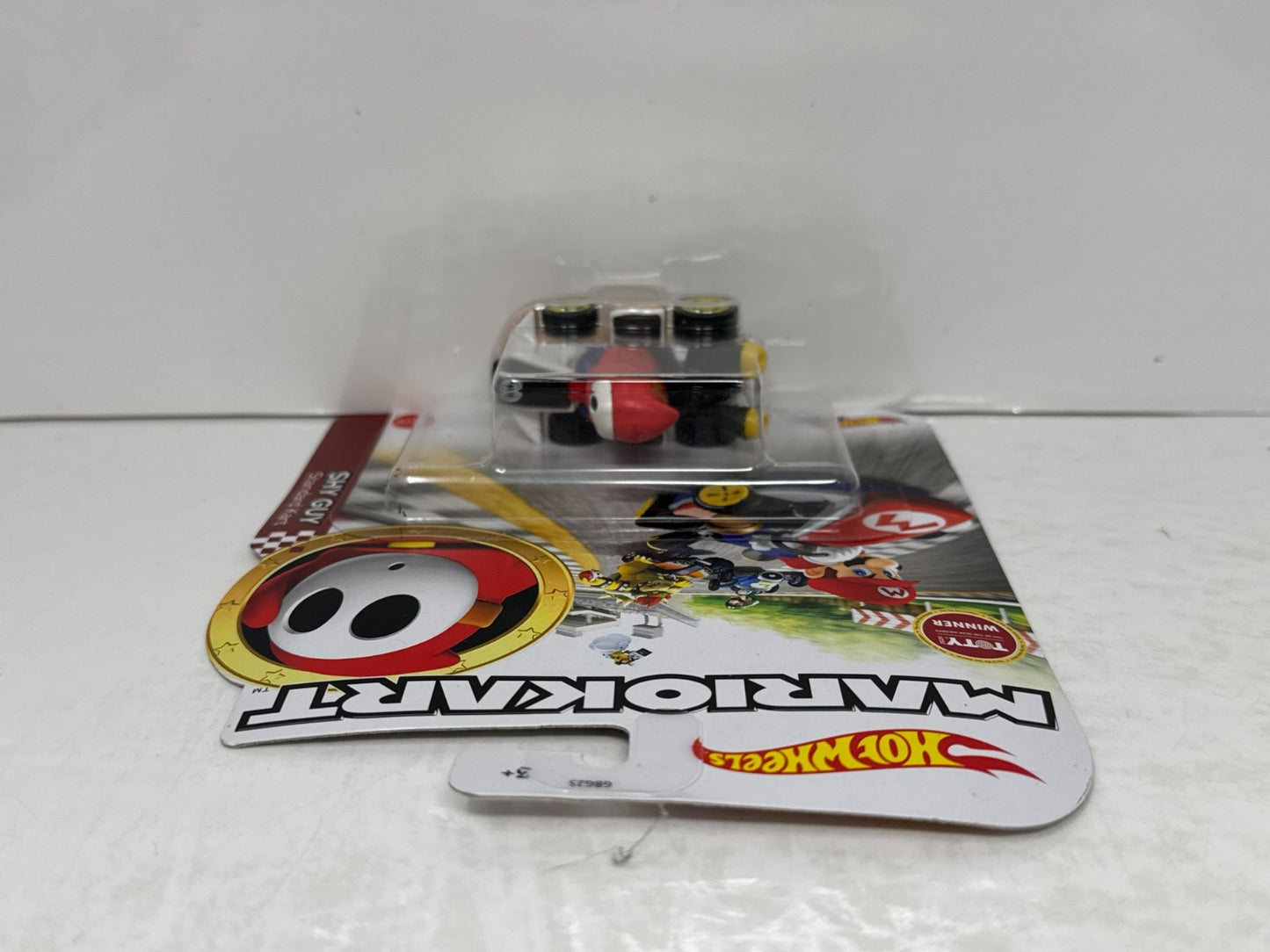 Hot Wheels Mario Kart Shy Guy Standard Kart 1:64 Diecast