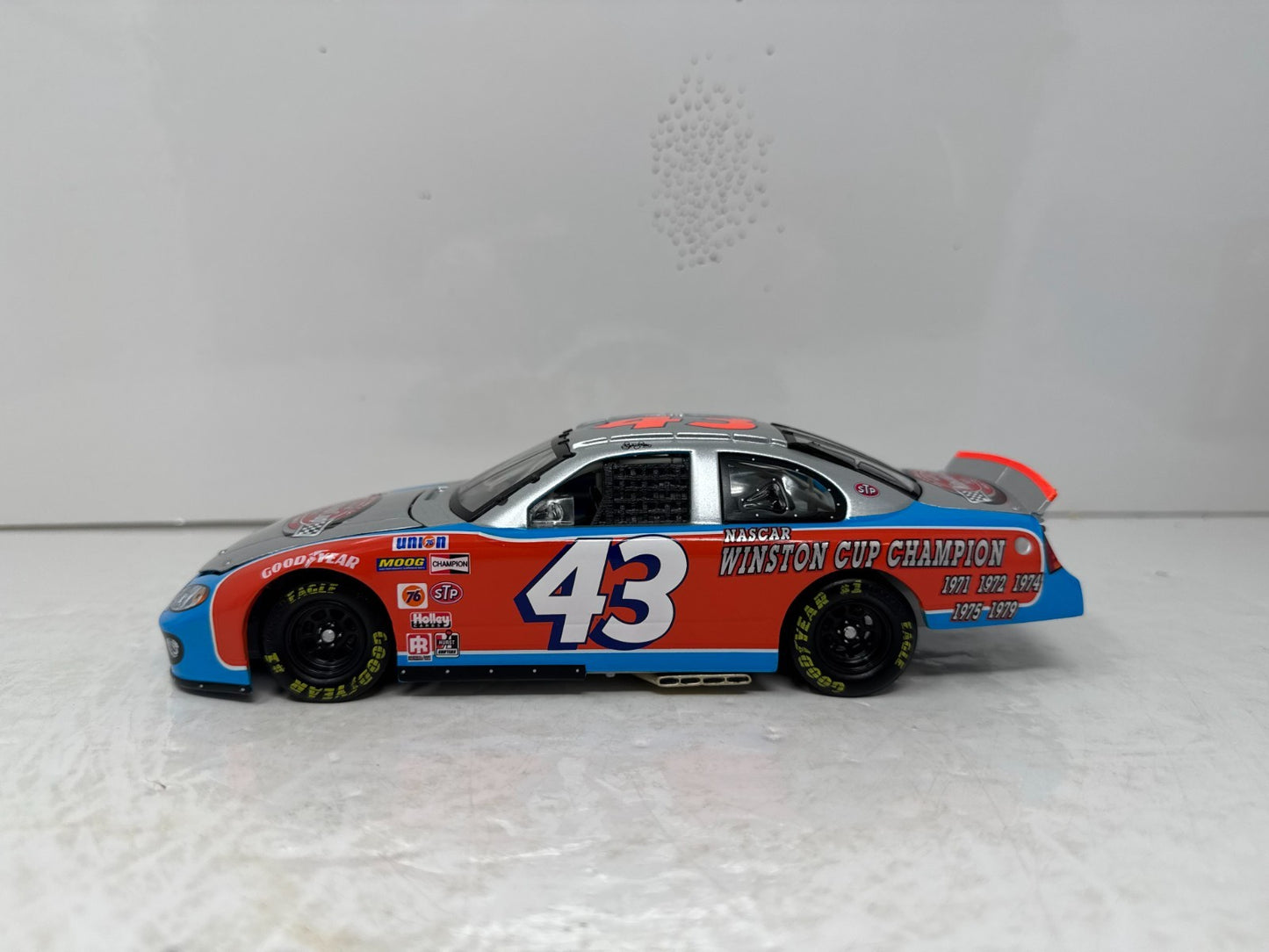 Action Nascar #43 Richard Petty Victory Lap / 7x Champion 2003 1:24 Diecast
