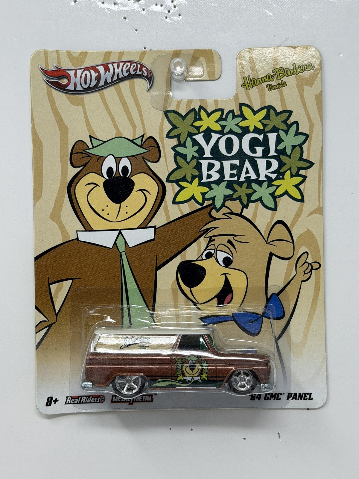 Hot Wheels Yogi Bear 1964 GMC Panel 1:64 Real Riders