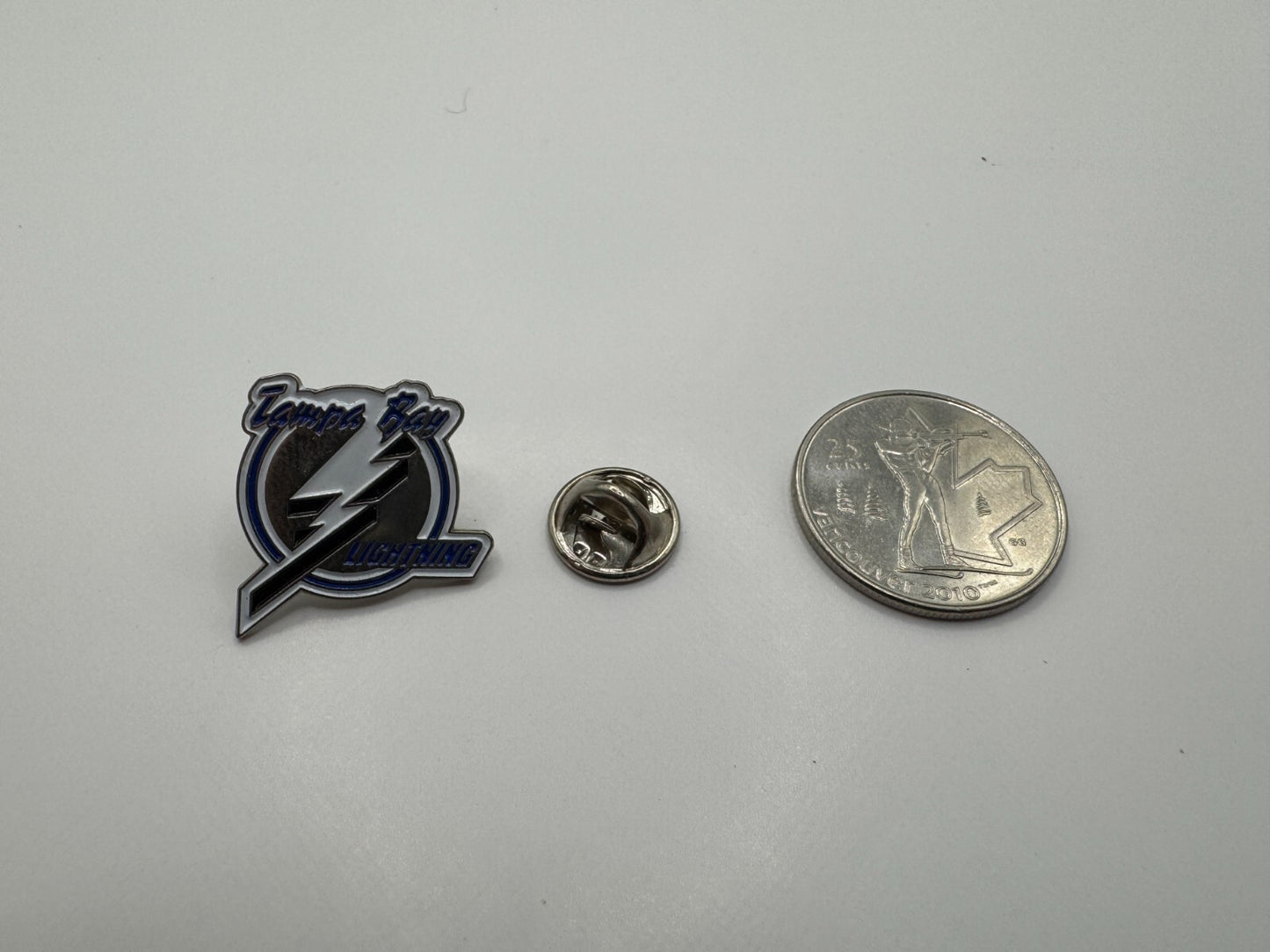 Tampa Bay Lightning NHL Hockey Team Lapel Pin UDT1