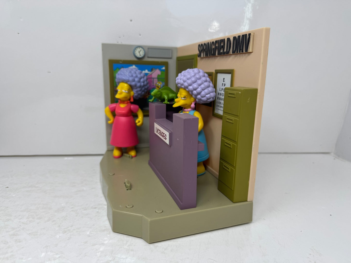 Simpsons World of Springfield Springfield DMV Patty Selma Playmates Playset