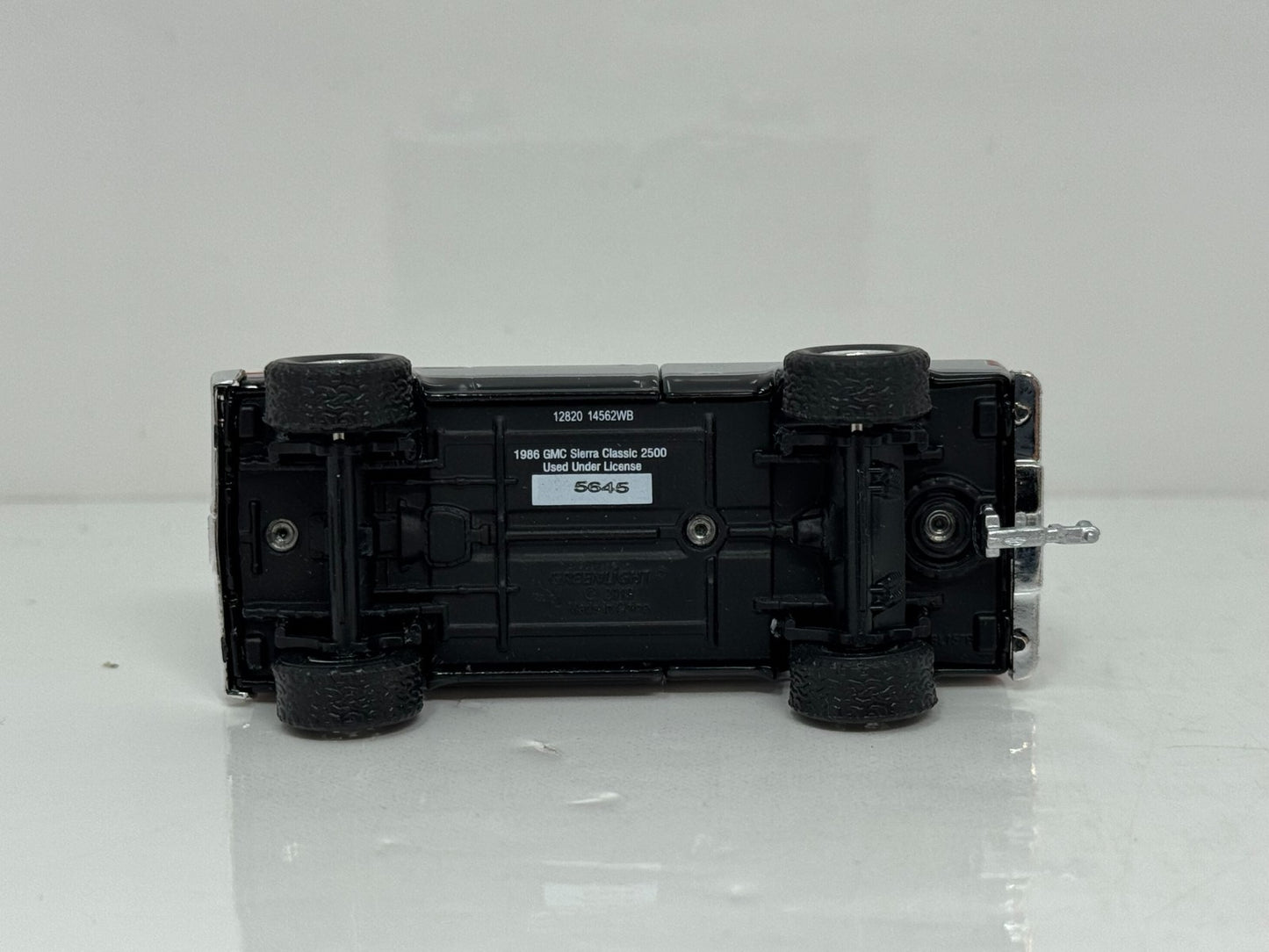 Greenlight Hitch & Tow 1986 GMC Sierra Pickup & Corvette Pace Car 1:64 Diecast