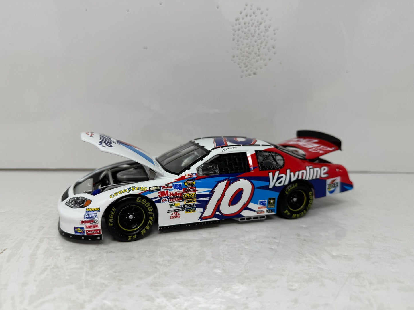 Action NASCAR #10 Scott Riggs Valvoline 2004 Monte Carlo 1:24 Diecast