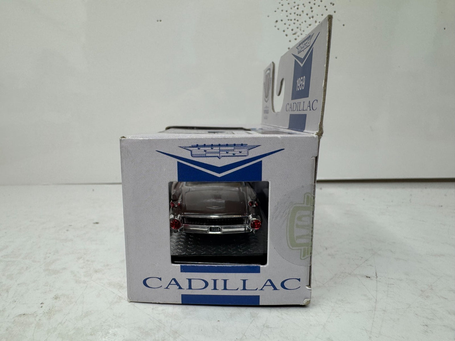 M2 Machines Auto Thentics 1959 Cadillac Series 62 1:64 Diecast