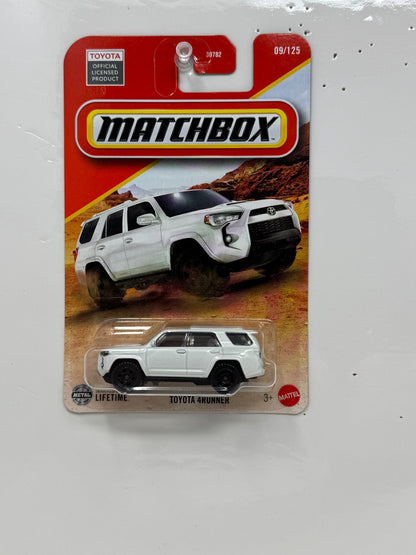 Matchbox Toyota 4Runner 1:64 Diecast White