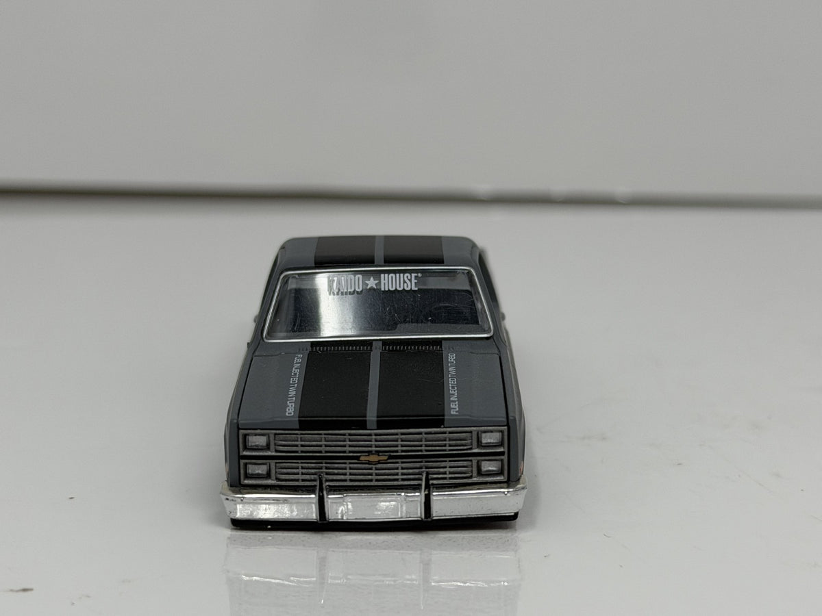 Kaido House Mini GT Chevrolet Silverado Kaido V2 1:64 Diecast