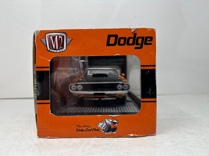 M2 Machines 1970 Dodge Challenger TA Dodge Scat Pack 1:24 Diecast
