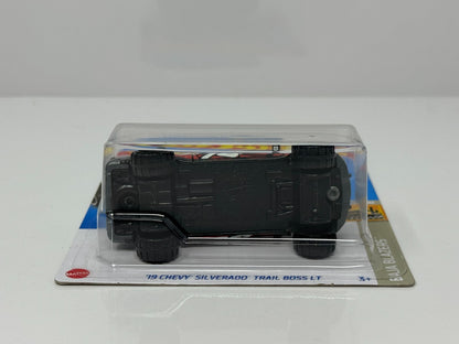 Hot Wheels Baja Blazers 2019 Chevy Silverado Trail Boss LT 1:64 Diecast