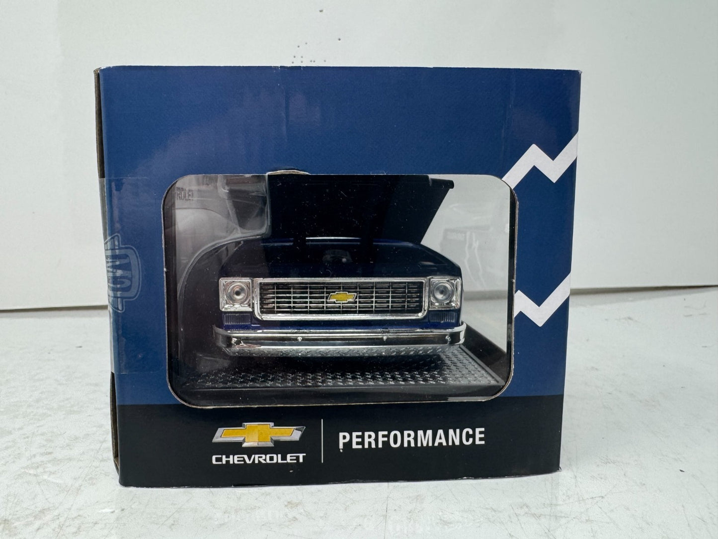 M2 Machines 1973 Chevrolet Cheyenne 10 Performance Truck 1:24 Diecast