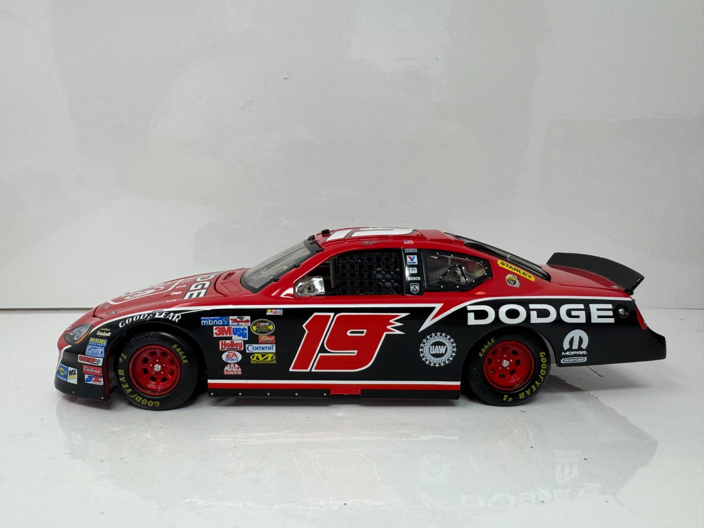 Action NASCAR Jeremy Mayfield #19 Dodge Dealers 2006 Dodge Charger 1:24 Diecast