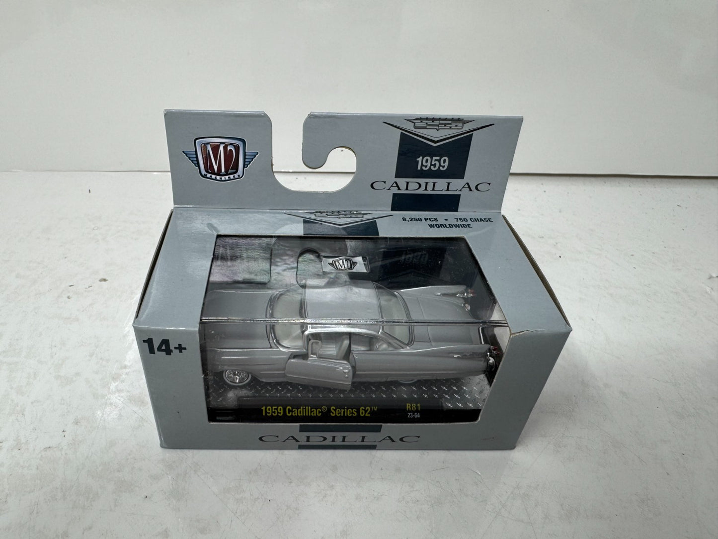 M2 Machines Auto Thentics 1959 Cadillac Series 62 1:64 Diecast