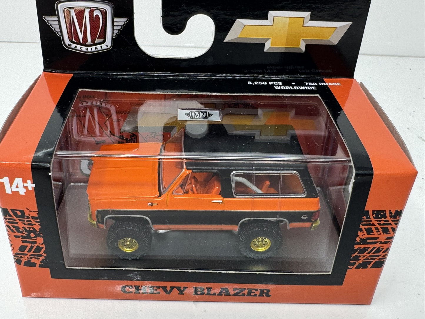 M2 Machines Chevrolet 1974 Chevy K5 Blazer Chase 1:64 Diecast