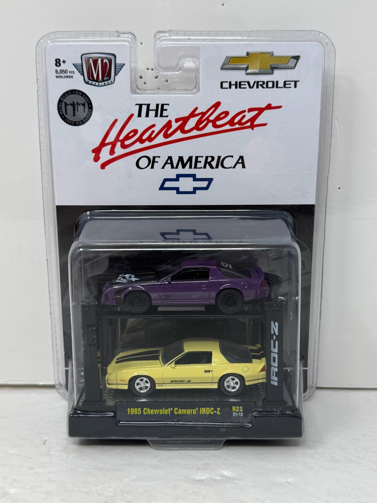 M2 Machines Auto Lift 1985 Chevrolet Camaro IROC-Z 2-Pack 1:64 Diecast