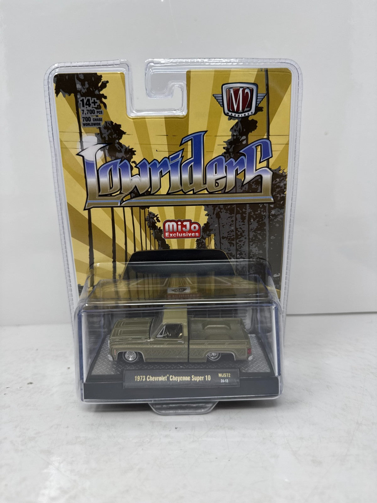 M2 Machines Lowriders 1973 Chevrolet Cheyenne Super 10 1:64 Diecast