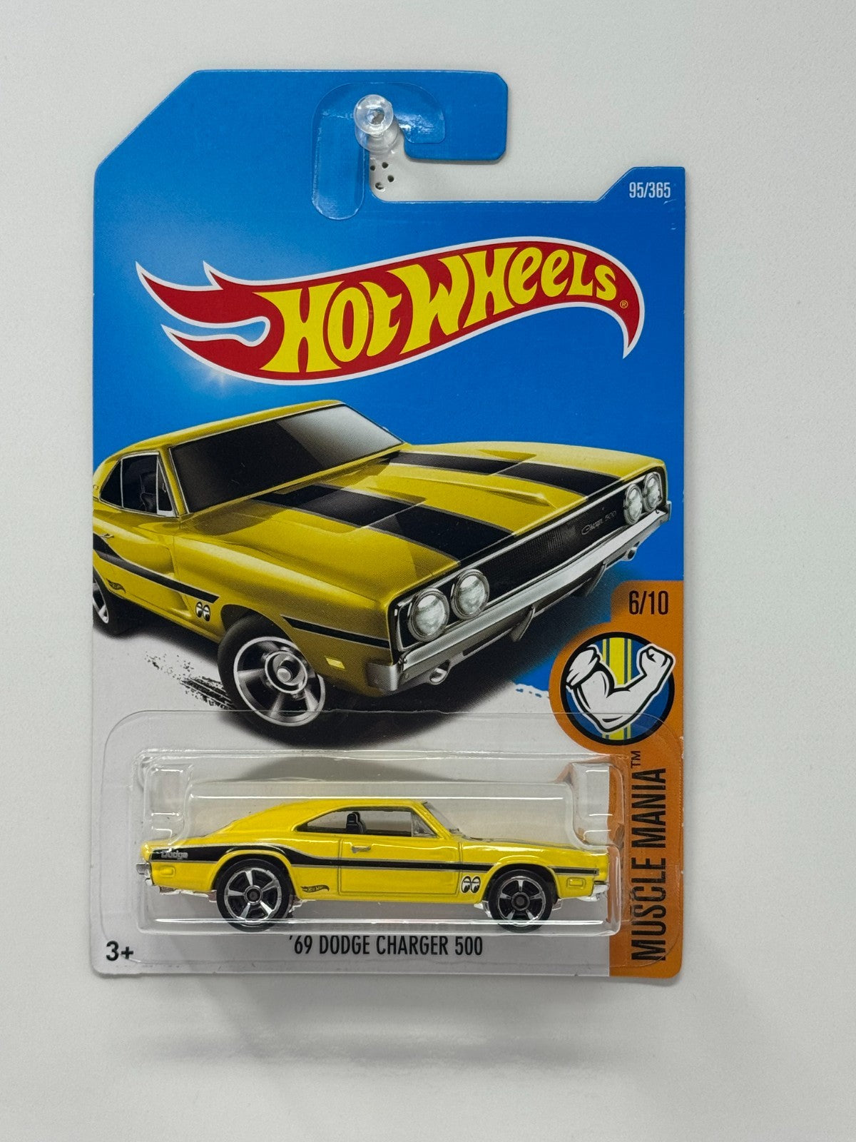 Hot Wheels Muscle Mania 1969 Dodge Charger 500 1:64 Diecast Yellow