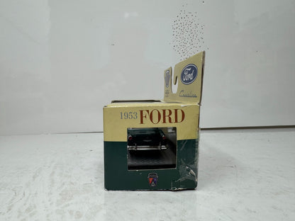 M2 Machines Auto Thentics 1953 Ford Crestline Victoria 1:64 Diecast