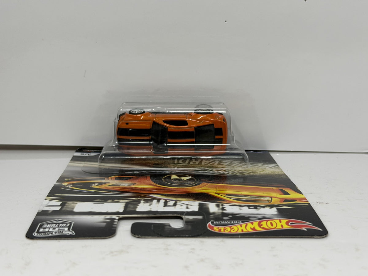 Hot Wheels Premium Cruise Boulevard 2014 Custom Mustang 1:64 Diecast