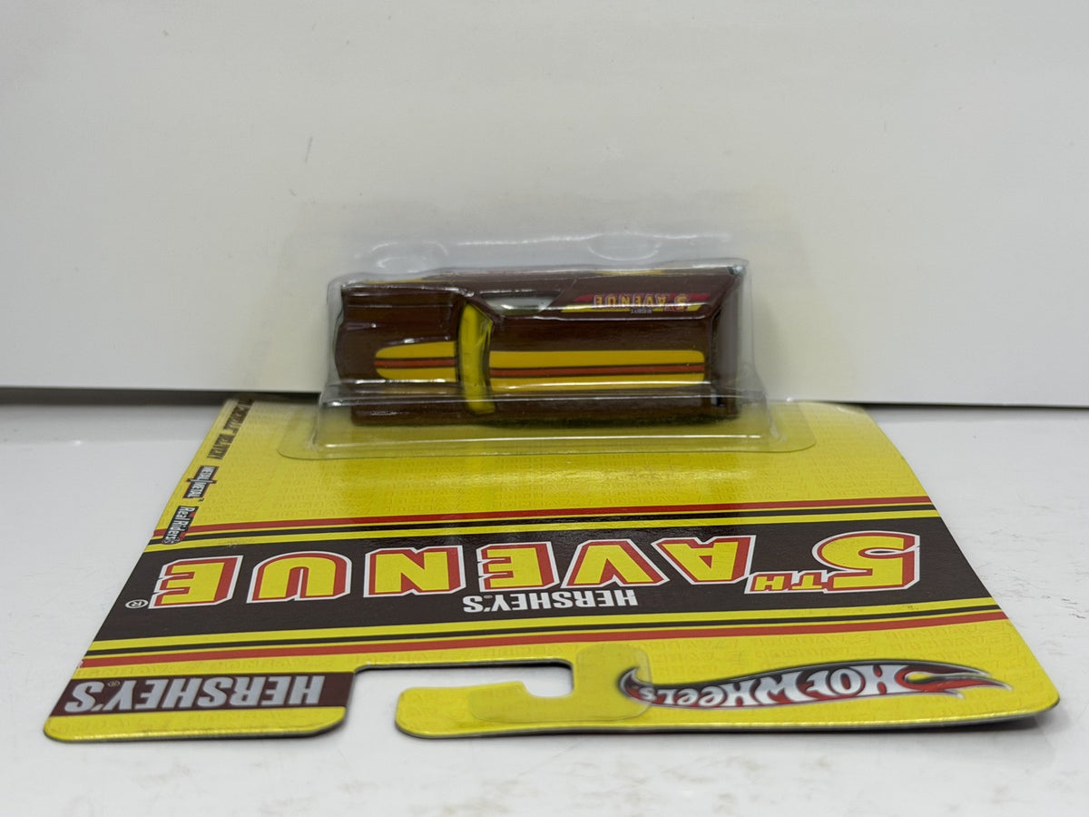 Hot Wheels Hershey's 5th Avenue 1970 Chevelle Delivery 1:64 Real Riders