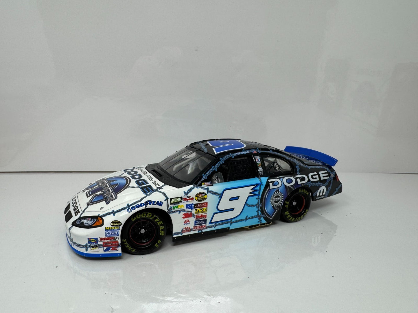 Action NASCAR Kasey Kahne #9 MOPAR 2004 Dodge Intrepid 1:24 Diecast