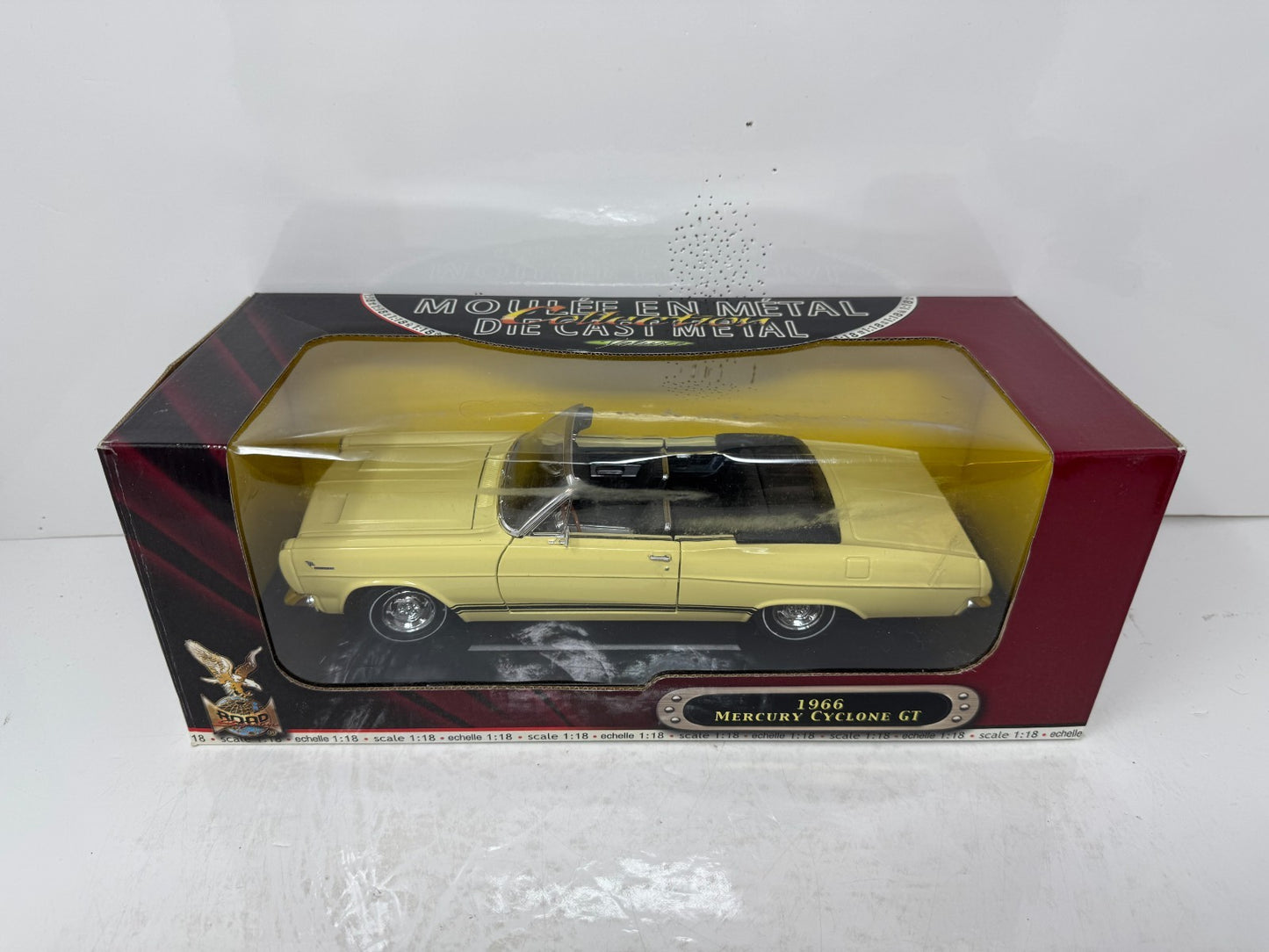 Yat Ming Road Signature 1966 Mercury Cyclone GT Convertible 1:18 Diecast