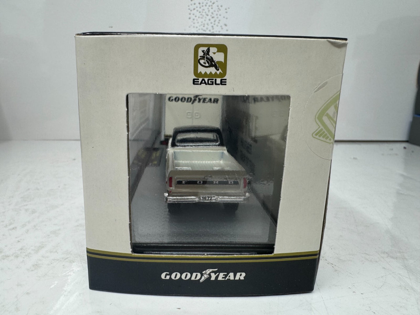 M2 Machines Goodyear Ford C-950 Truck & 1972 Ford F-250 4x4 Pickup 1:64 Diecast
