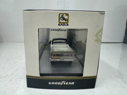 M2 Machines Goodyear Ford C-950 Truck & 1972 Ford F-250 4x4 Pickup 1:64 Diecast
