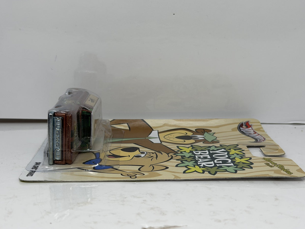Hot Wheels Yogi Bear 1964 GMC Panel 1:64 Real Riders