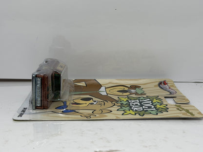 Hot Wheels Yogi Bear 1964 GMC Panel 1:64 Real Riders