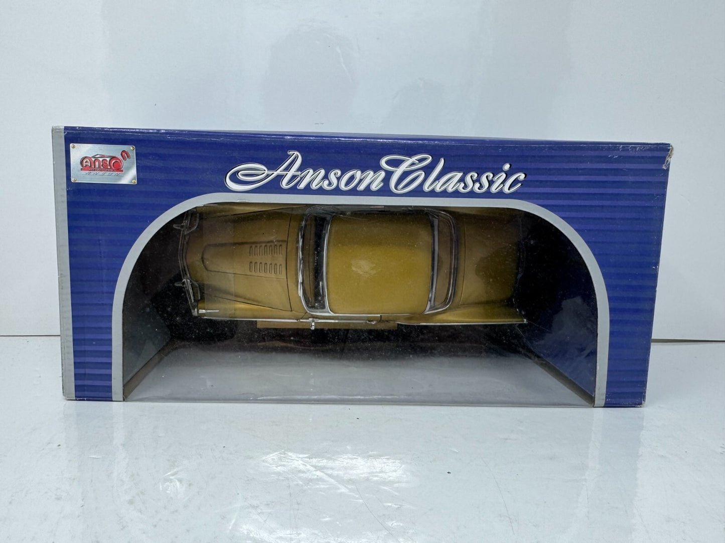 Anson Classic 1957 Studebaker Golden Hawk 1:18 Diecast