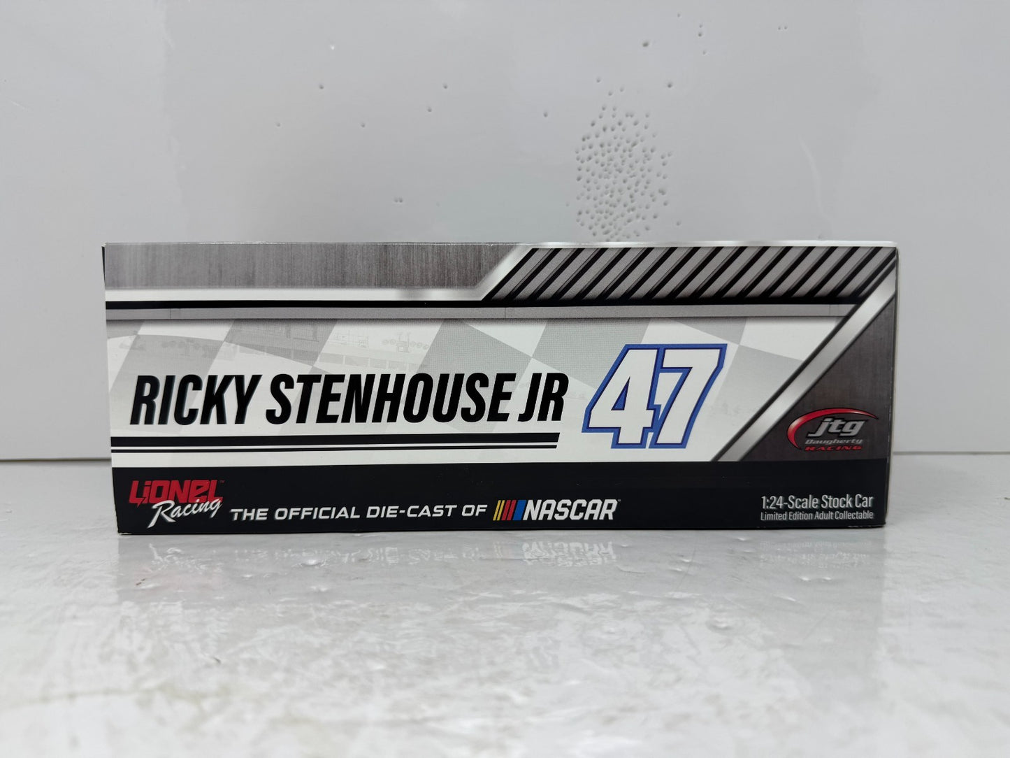 Lionel NASCAR #47 Ricky Stenhouse Jr Kroger Pink Camaro ZL1 1:24 Diecast