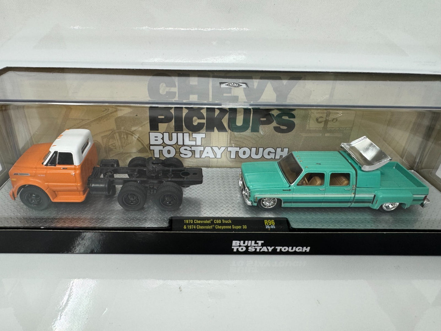 M2 Machines Chevrolet C60 Truck & 1974 Chevrolet Cheyenne Super 30 1:64 Diecast
