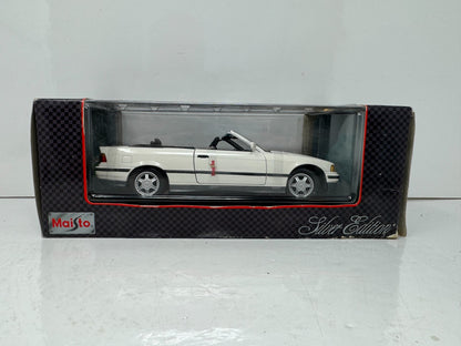 Maisto 1993 BMW 325i Convertible Silver Series 1:18 Diecast
