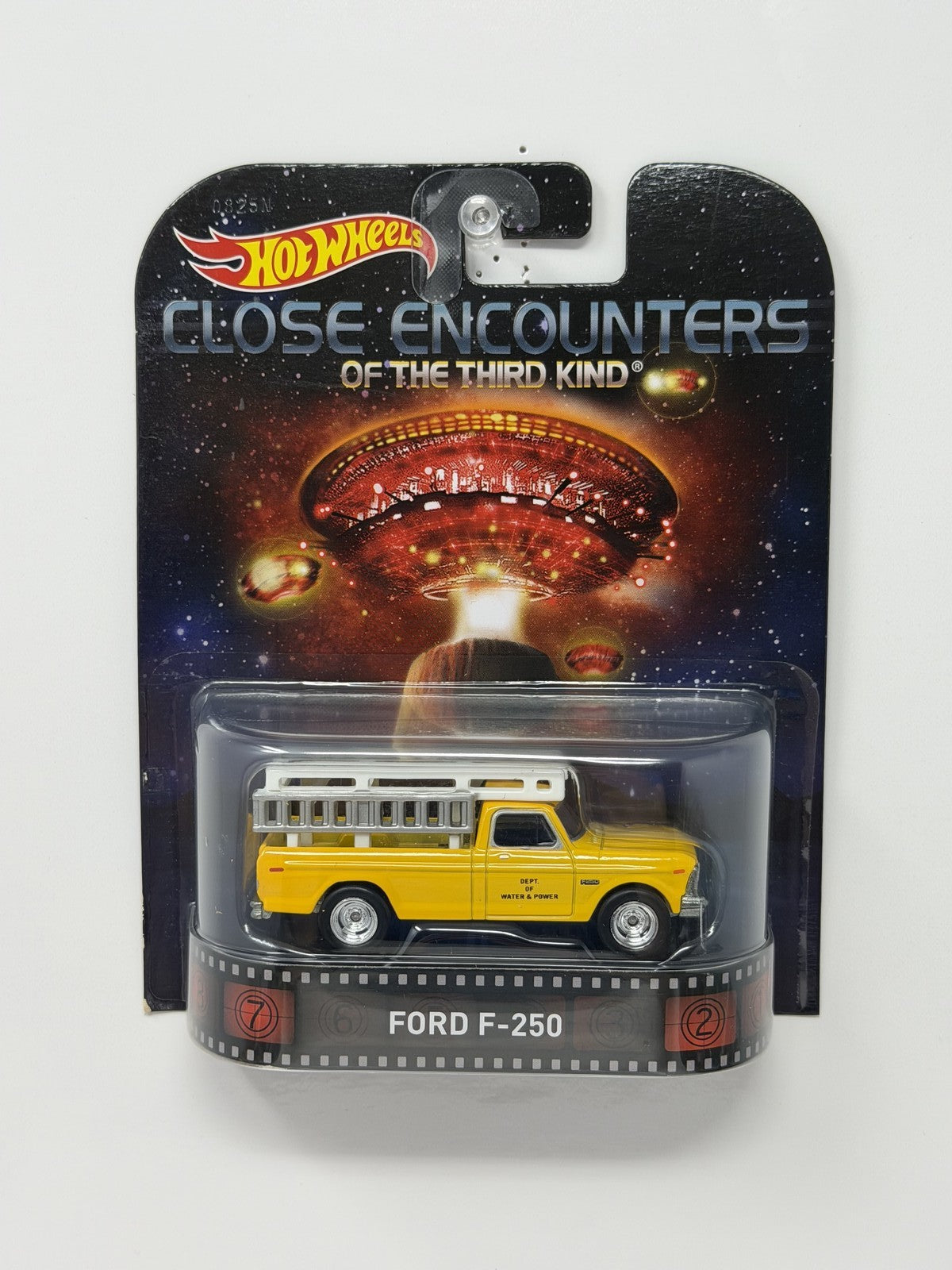 Hot Wheels Retro Entertainment Close Encounters Ford F-250 1:64 Diecast Yellow