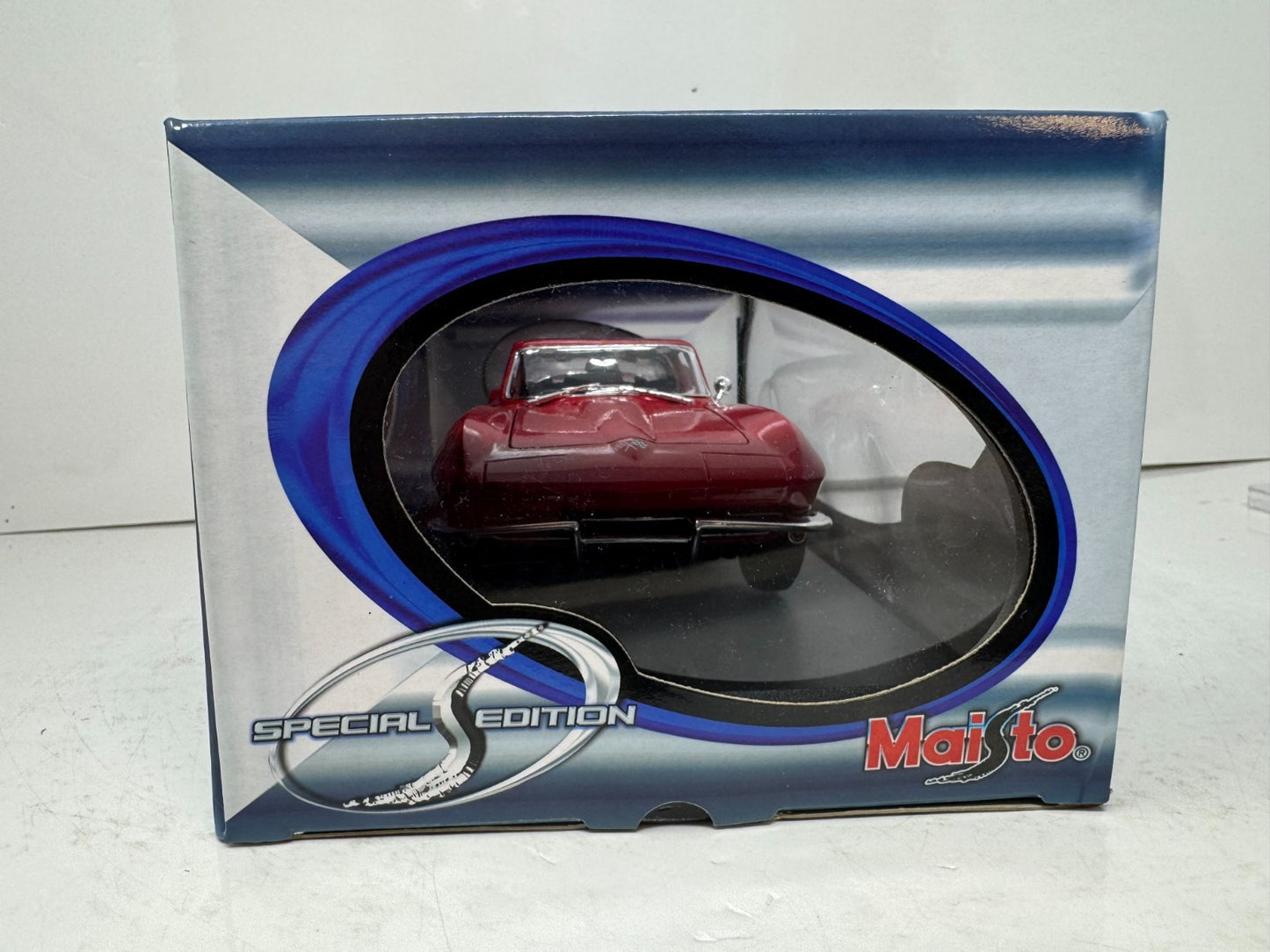Maisto 1965 Chevrolet Corvette 1:18 Diecast Special Edition