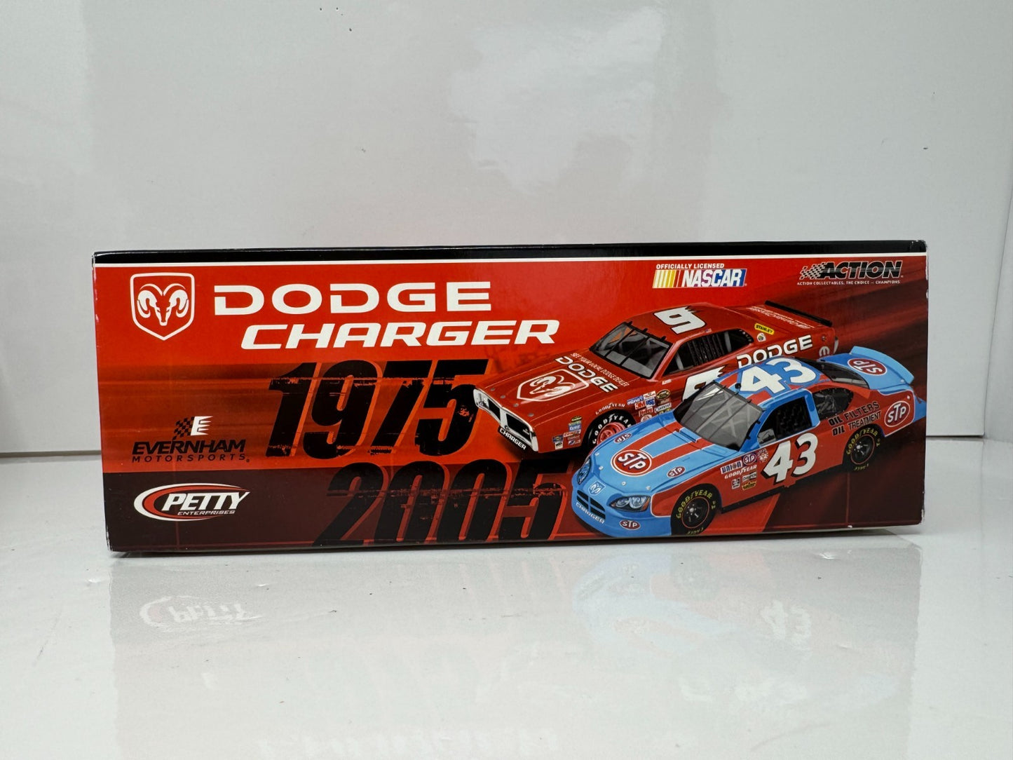 Action NASCAR Richard Petty #43 & Kasey Kahne #9 Dodge Dealers Swap 1:24 Diecast