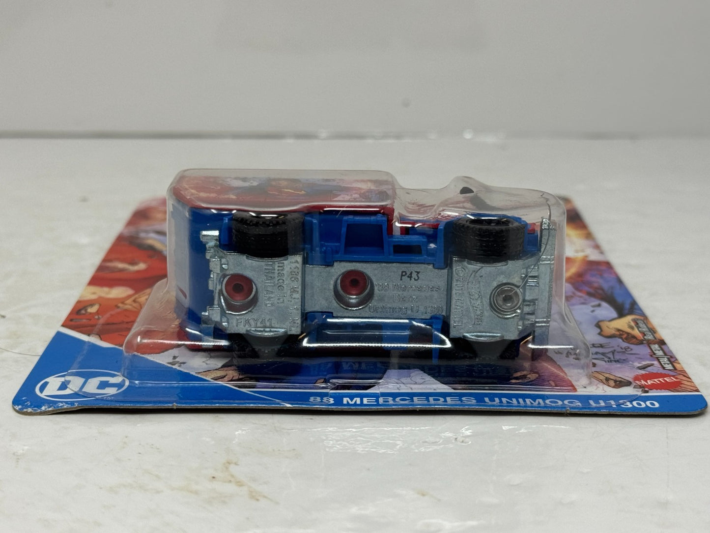Hot Wheels Premium DC Superman 1988 Mercedes Unimog U1300 1:64 Diecast