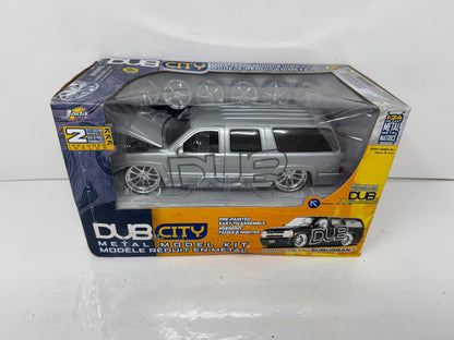Jada Dub City 2000 Chevy Suburban Gray Metal Model Kit 1:24 Diecast