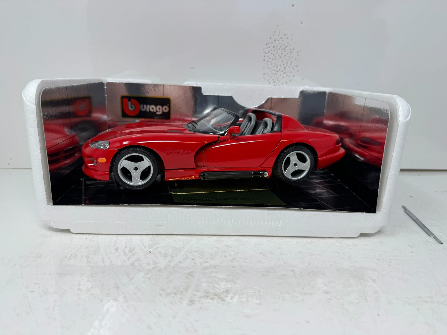 Bburago 1992 Dodge Viper RT/10 1:18 Diecast Gold Collection