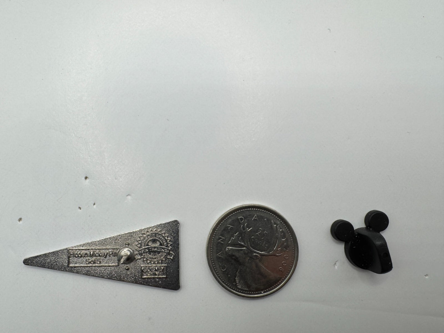 WDW Walt Disney Green World Pennant Hidden Mickey Trading Pin DC2S11